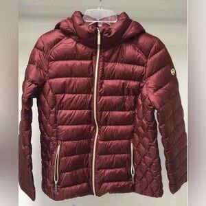 Michael Kors Maroon packable jacket.  (SMOKEFREE home) no callouts